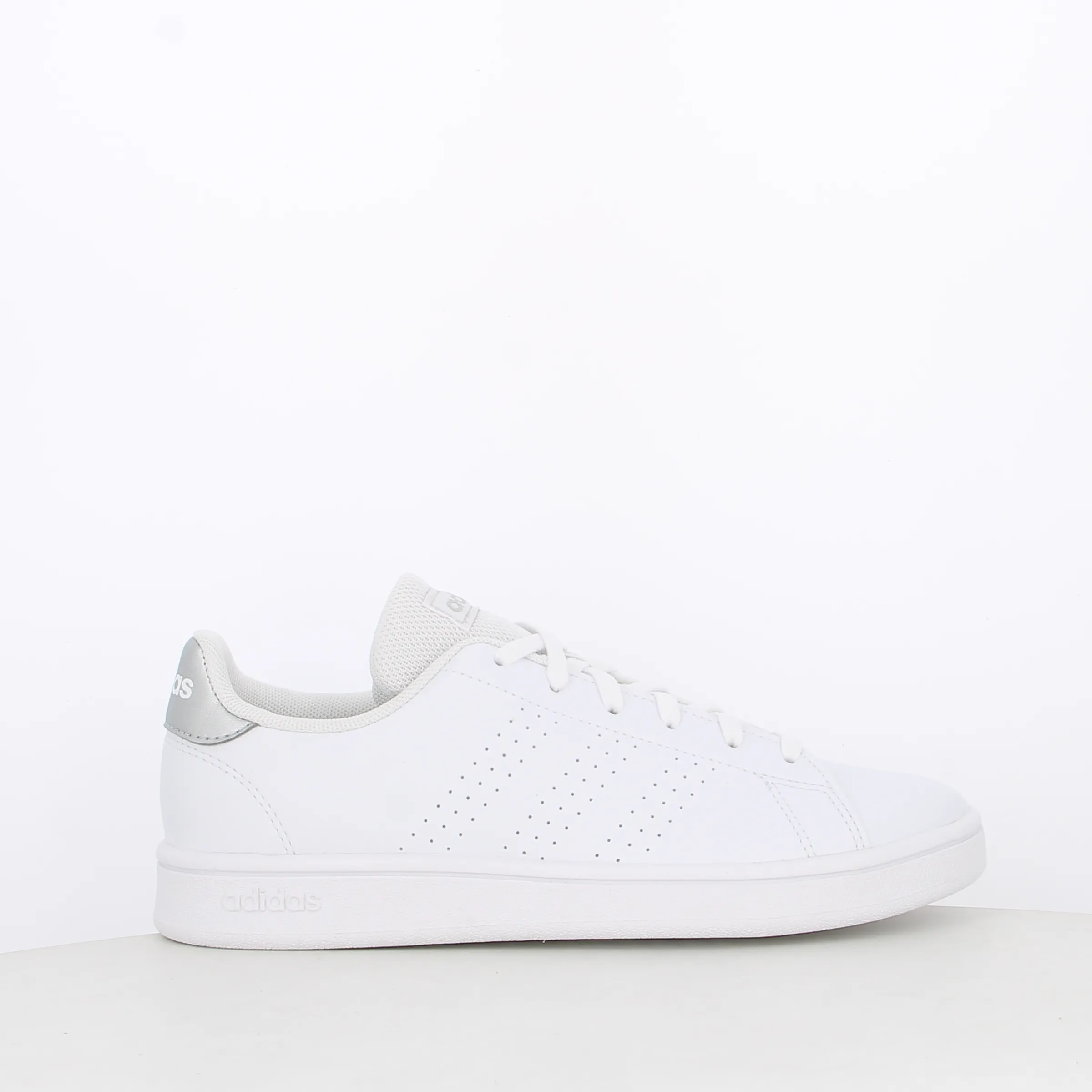 -----Adidas -----Sneakers da donna Advantage Base IF8550 ----