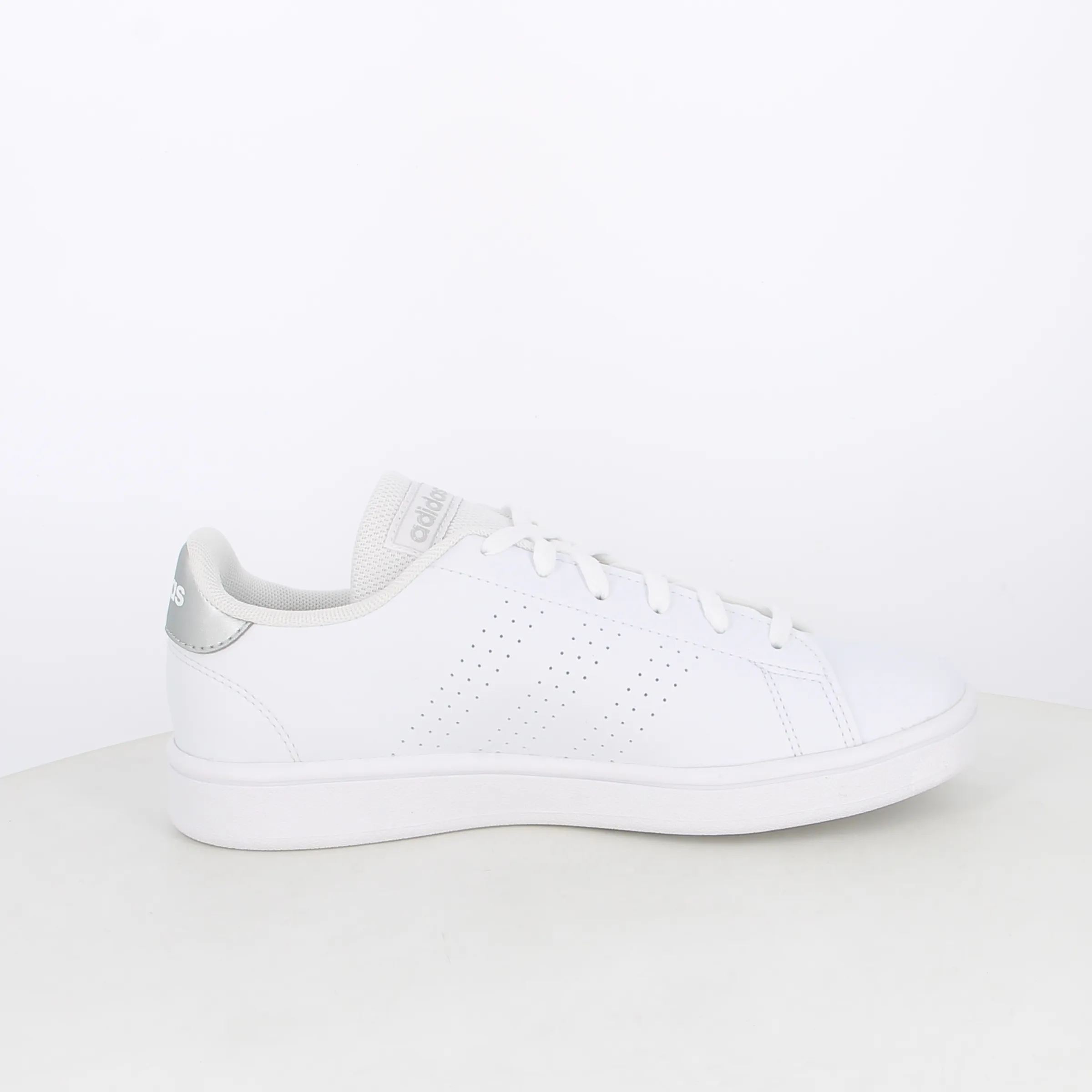 -----Adidas -----Sneakers da donna Advantage Base IF8550 ----