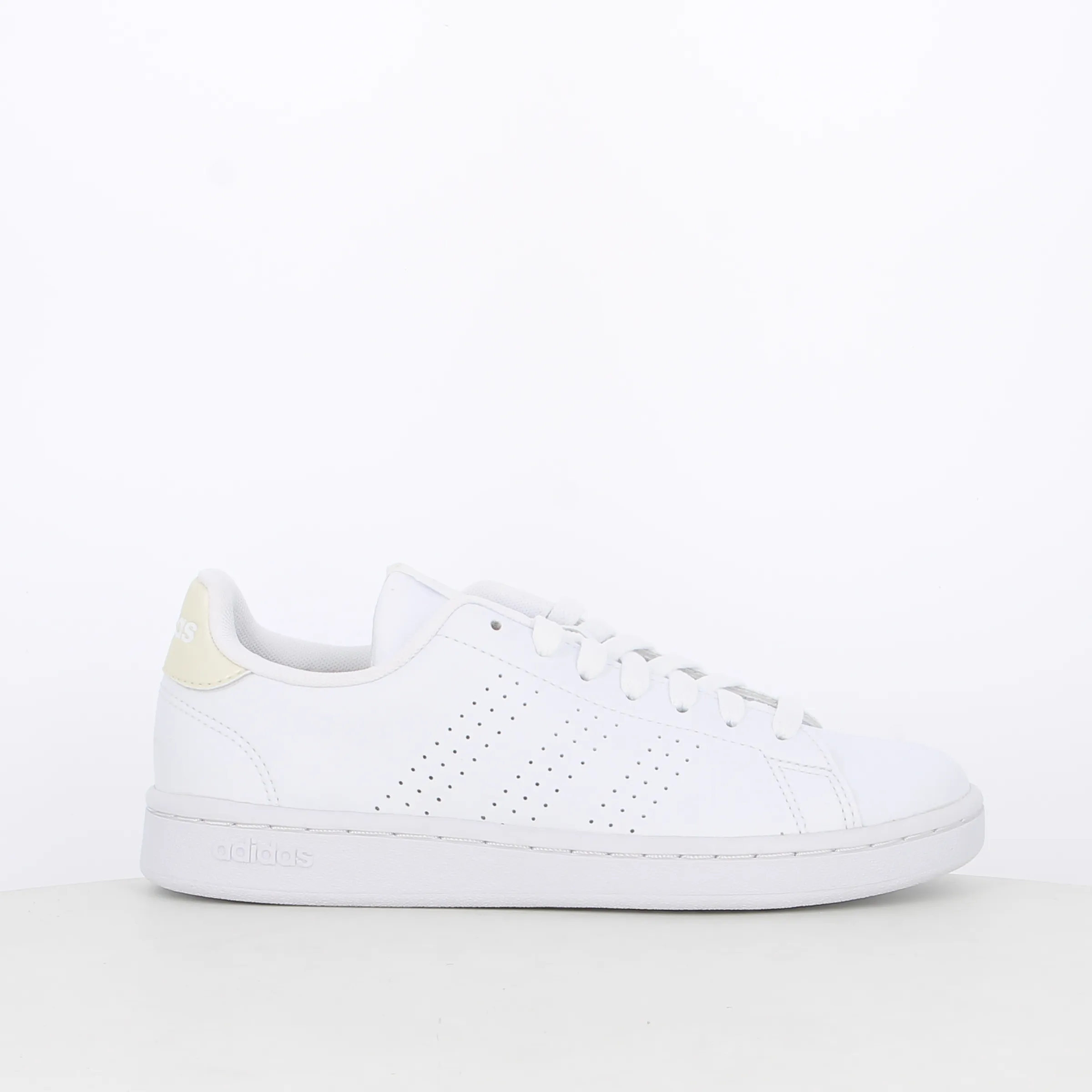 -----Adidas -----Sneakers da donna Advantage ID9653 ----