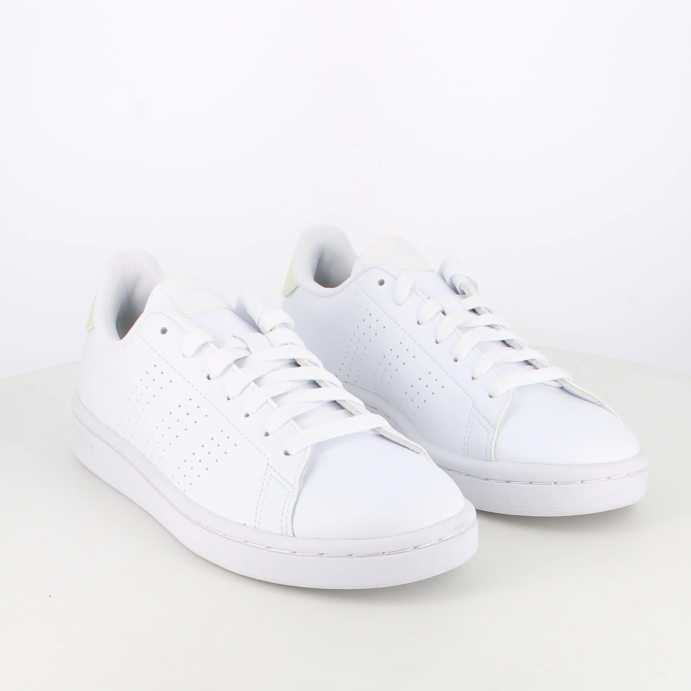 -----Adidas -----Sneakers da donna Advantage ID9653 ----