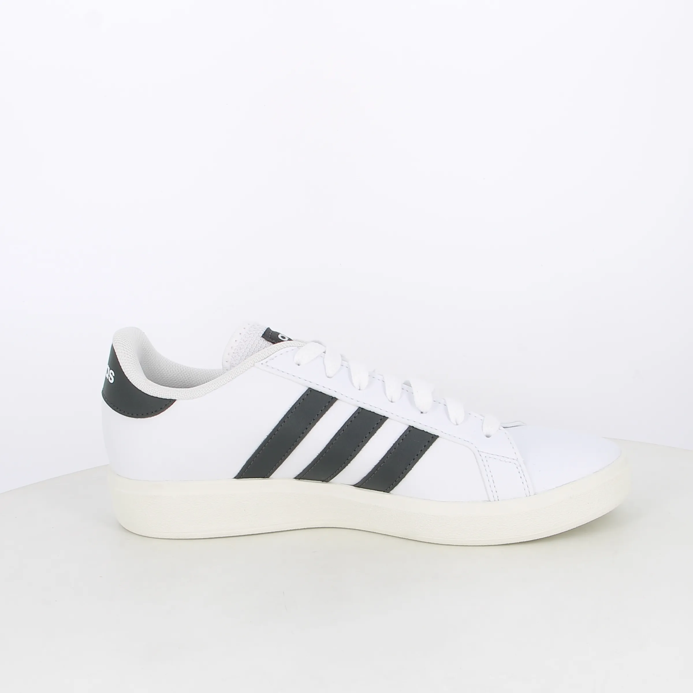 -----Adidas -----Sneakers da donna Grand Court Base IE8511 ----