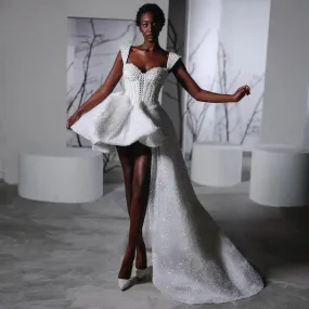 2024 Couture abiti corti in rilievo bianchi con strascico laterale corsetto asimmetrico perle mini abito da cocktail con paillet