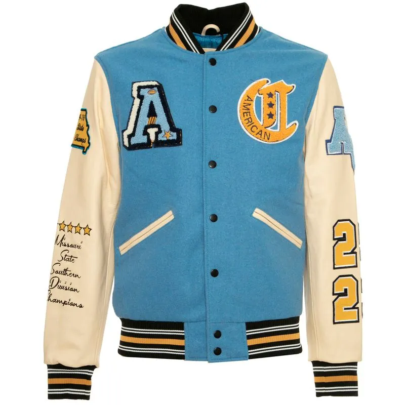 Giubbotto azzurro con patch all over in stile college 