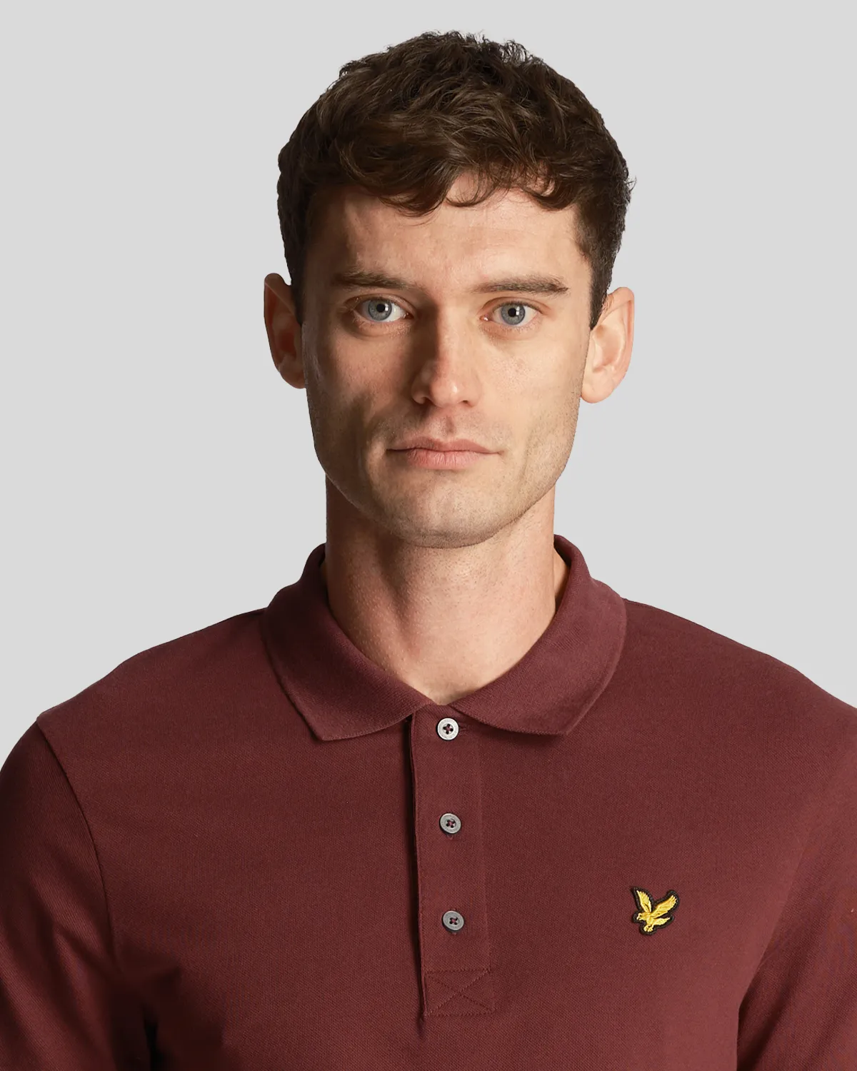 Polo bordeaux mezza manica in piqué di cotone stretch con logo aquila gialla ricamato