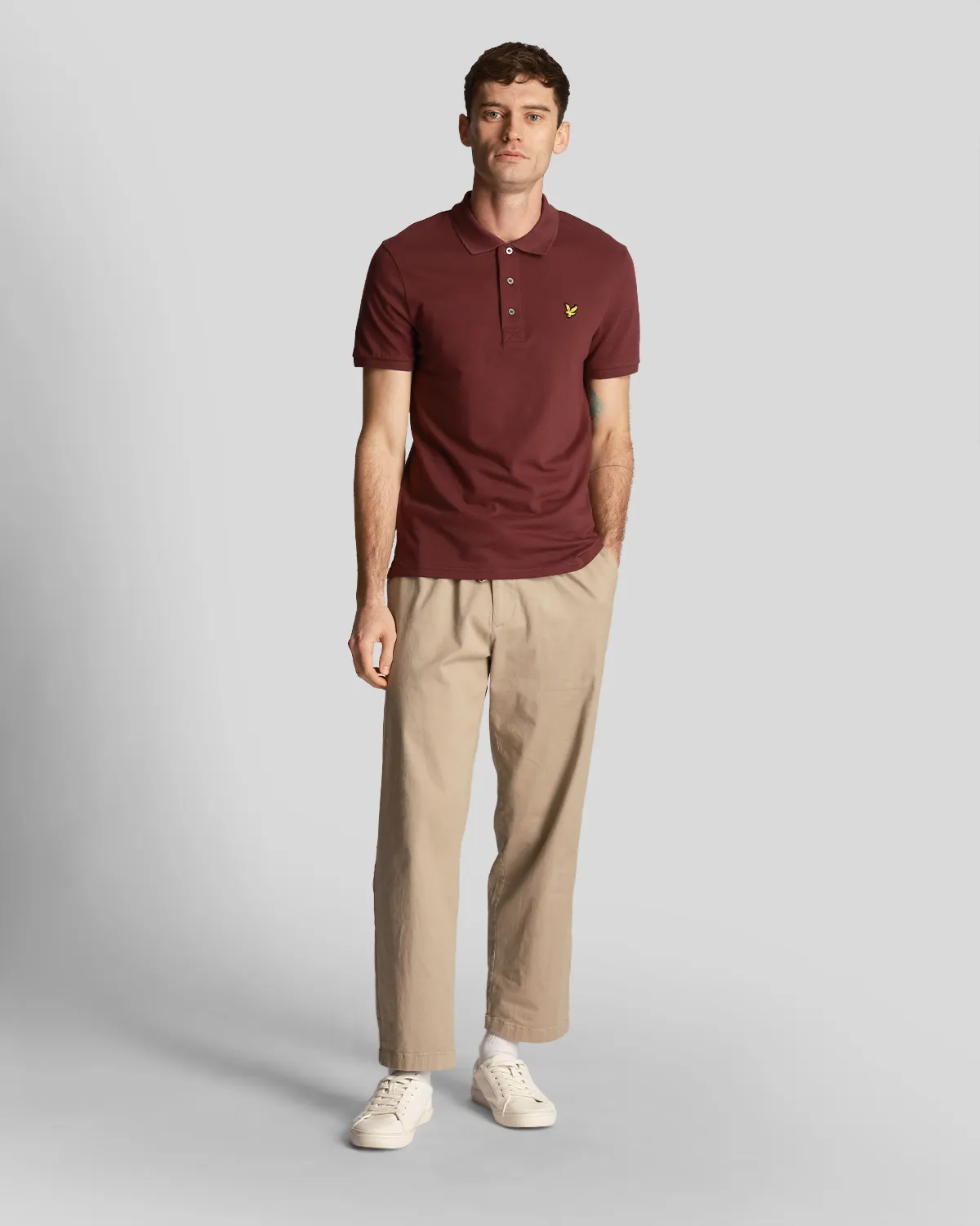 Polo bordeaux mezza manica in piqué di cotone stretch con logo aquila gialla ricamato