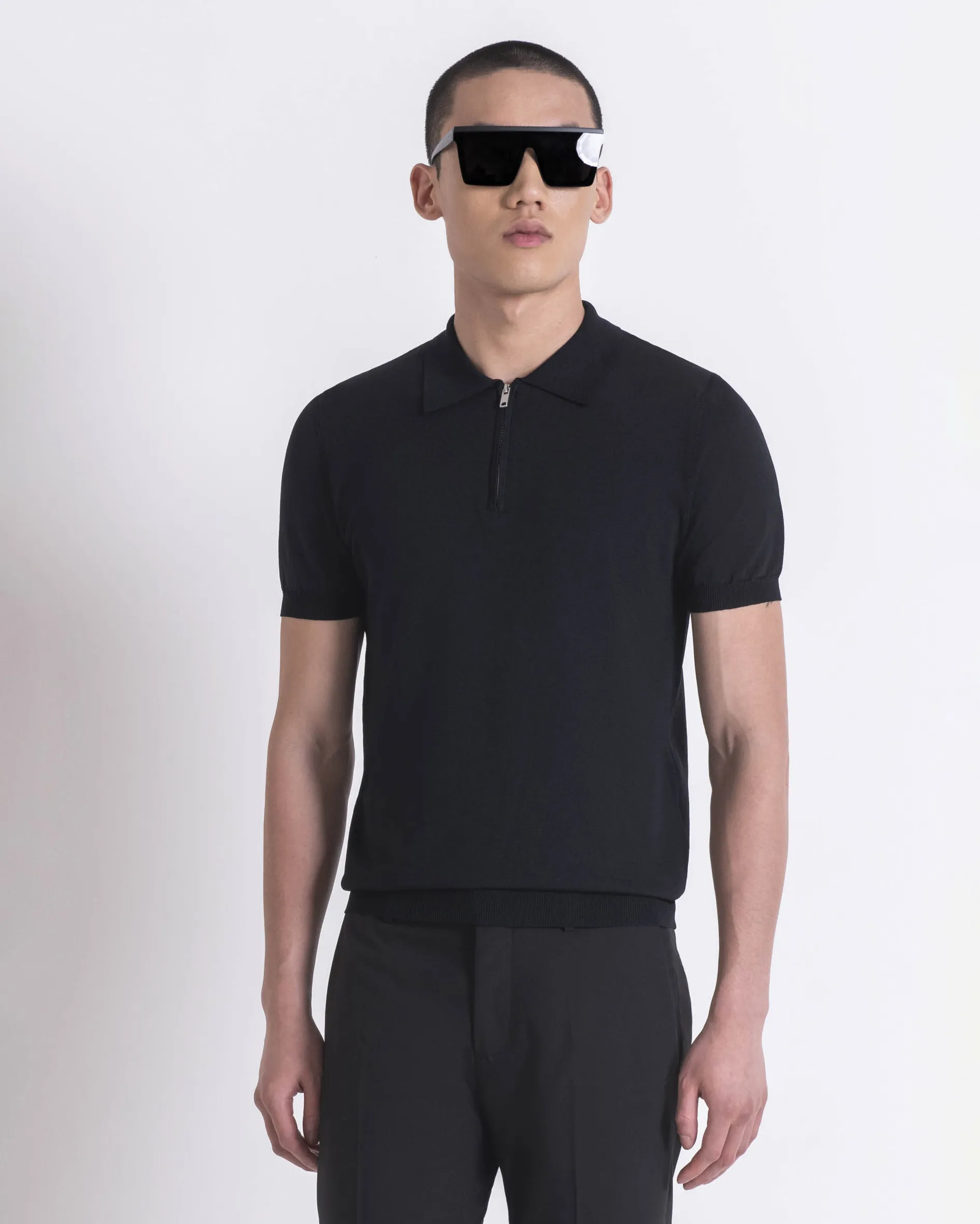 Polo nera in viscosa super slim-fit con apertura zip