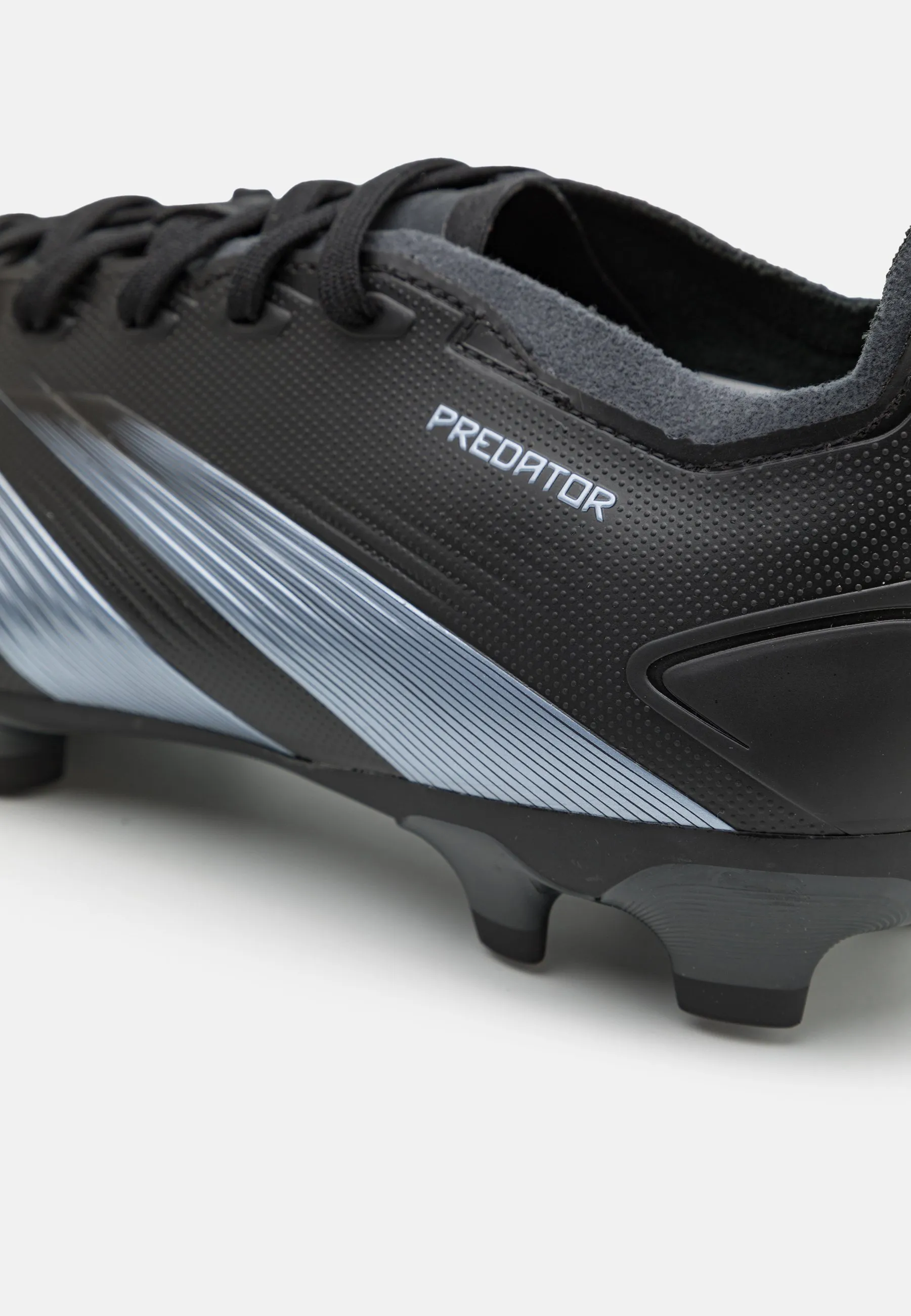 PREDATOR LEAGUE LOW MG - Scarpe da calcetto con tacchetti